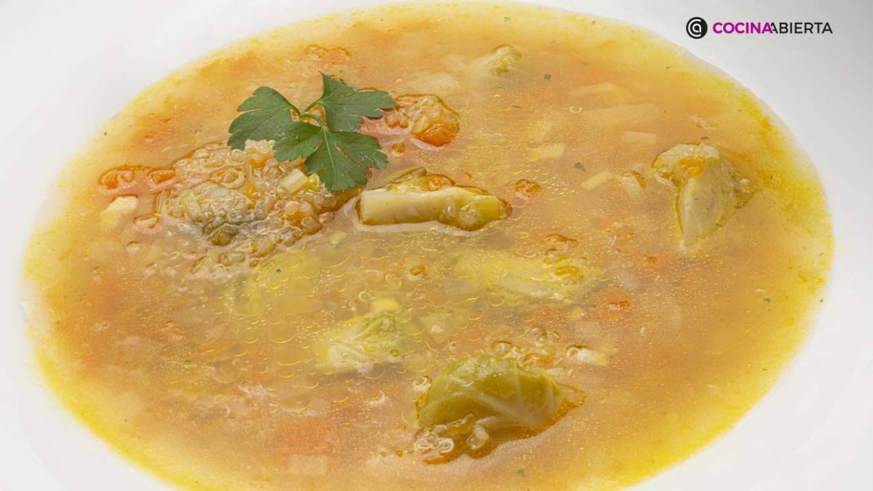Sopa de quinoa con verduras y pollo - Receta de Karlos Arguiñano en Cocina  Abierta - Hogarmaniua